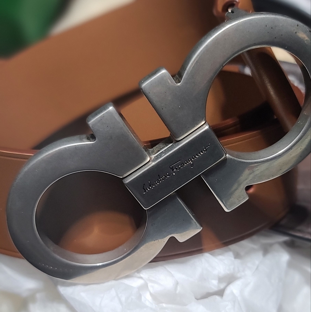 Nwt new Salvatore Ferragamo belt in brown. Size 100. 34-36 waist.